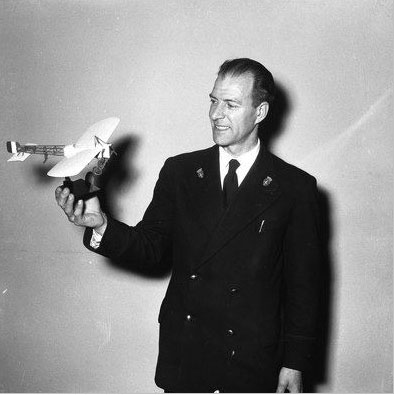Gianni Widmer accolto in Municipio : 23 aprile 1952 - Inv. F58690 (Archivio Giornalfoto)